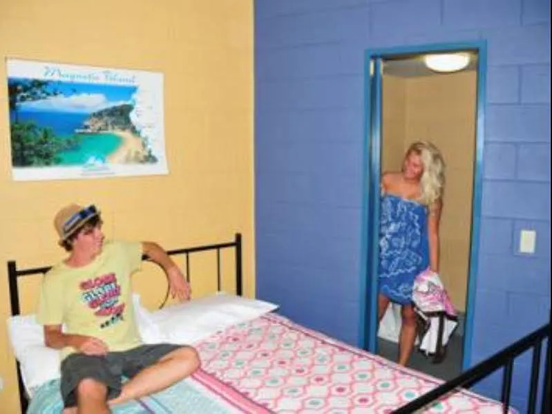 Summer House Cairns 0*,